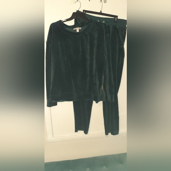 2 piece Velour Set - Picture 1 of 1